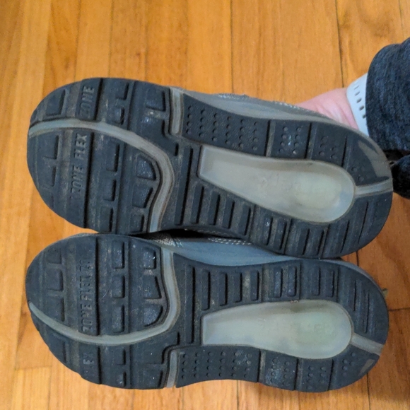 Little boys size 10 shoes - Picture 6 of 6